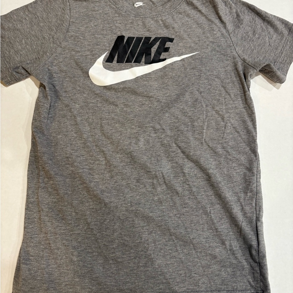 NIKE Kids Boys M Medium 8-10 The Nike Tee T-Shirt Gray Heather Cotton Blend